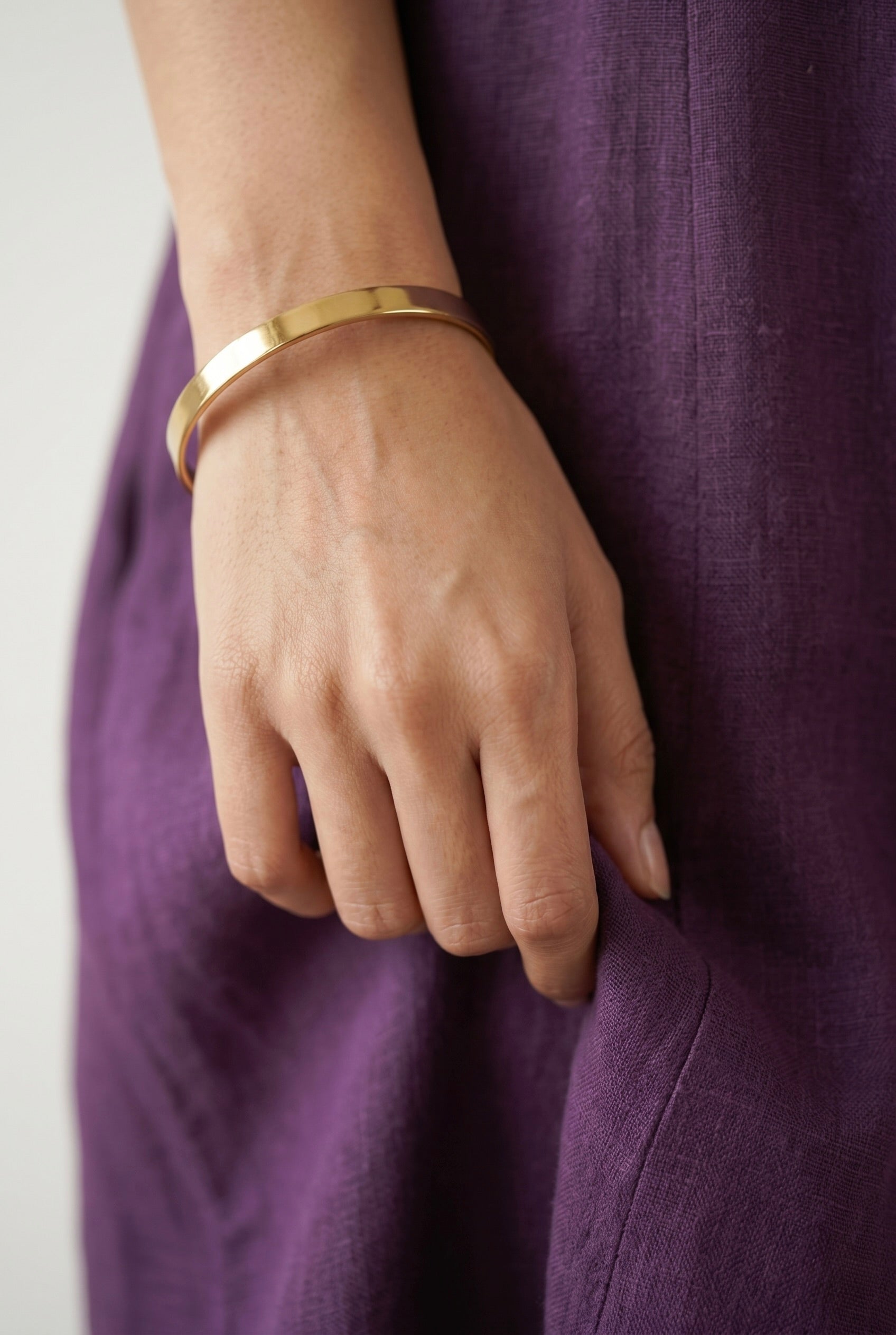 SOLID BANGLE